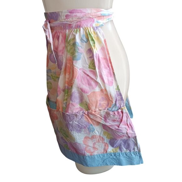 Vintage Floral Half Apron With Pastel Watercolor Design & Pockets - Picture 4 of 7
